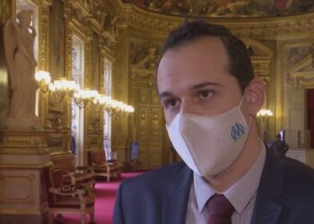 On voit bien que c’est insupportable pour ces grands patrons de clubs ou de chaînes télé d’avoir des gens du peuple dans les stades