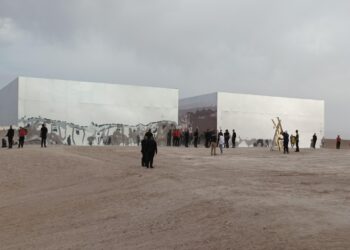 Pour 15 minutes de défilé dans le désert, quand Yves Saint Laurent montre la voie de la sobriété écologique