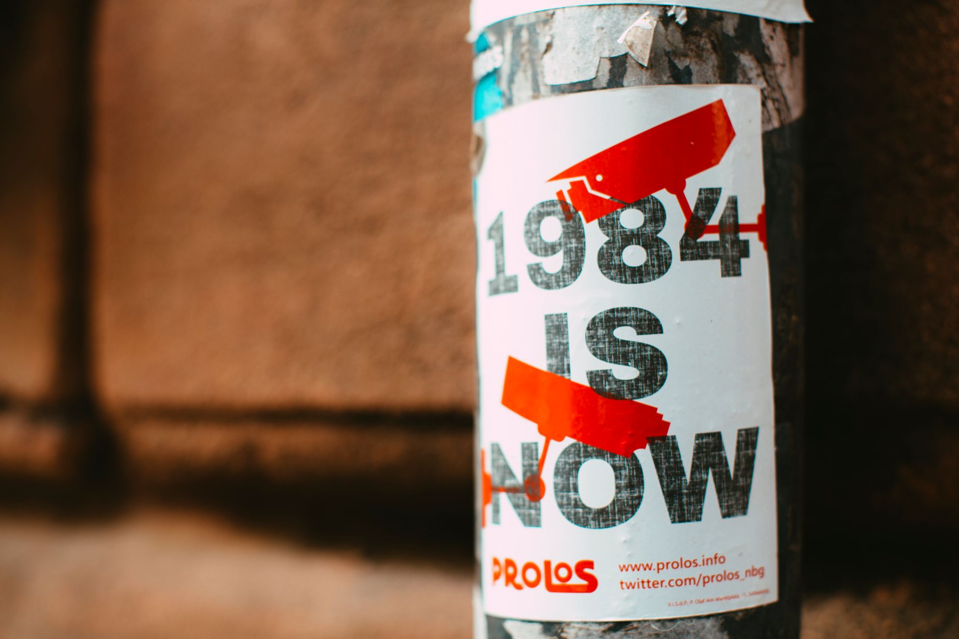 L'affiche De 1984 Est Maintenant Collée Sur Street Post